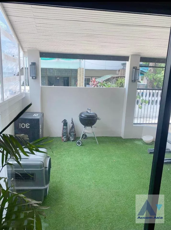 9  3 br House For Rent in Pattanakarn ,Bangkok BTS On Nut AA36977