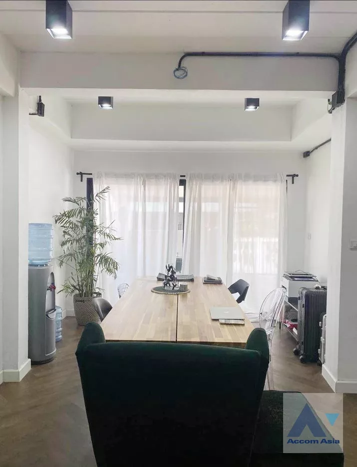  1  3 br House For Rent in Pattanakarn ,Bangkok BTS On Nut AA36977