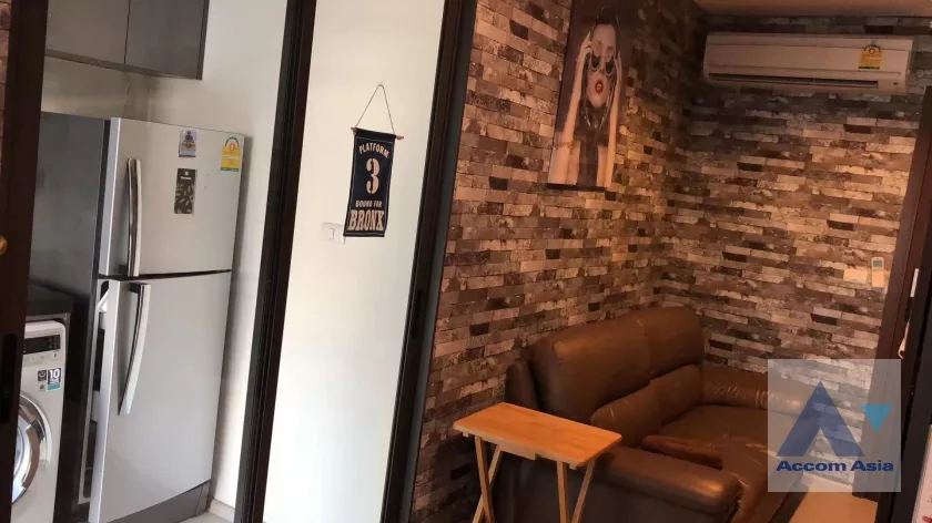 unit 1 Bedroom  Condominium For Rent in ,   near MRT Rama 9 - ARL Makkasan (AA36982)