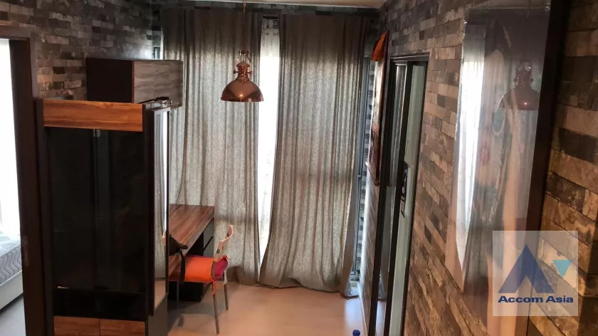 unit 1 Bedroom  Condominium For Rent in ,   near MRT Rama 9 - ARL Makkasan (AA36982)
