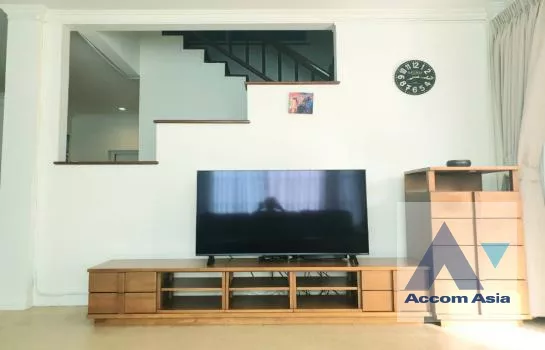  4 Bedrooms  House For Rent in Pattanakarn, Bangkok  (AA36983)