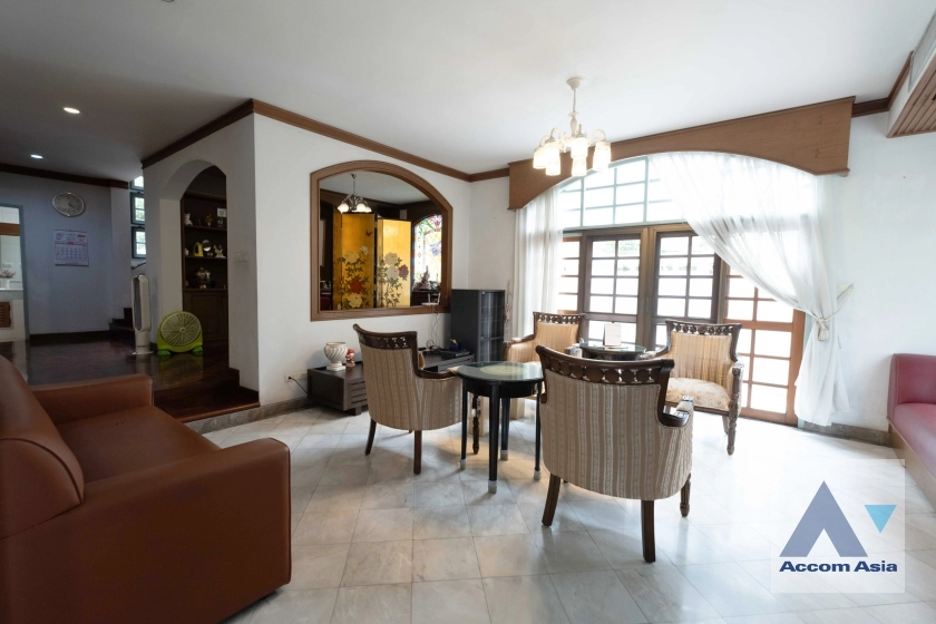 8  4 br House for rent and sale in Sukhumvit ,Bangkok BTS Phrom Phong AA36987