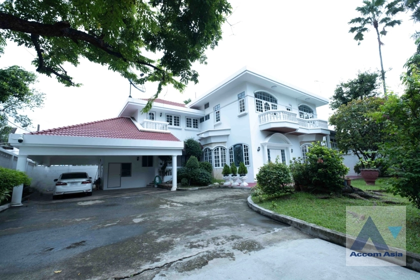  2  4 br House For Rent in sukhumvit ,Bangkok BTS Phrom Phong AA36987