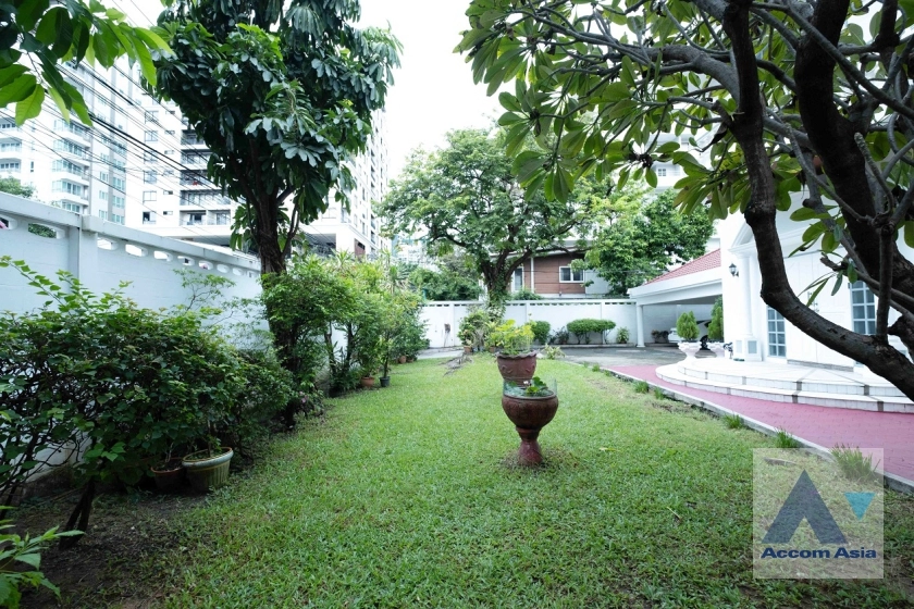Home Office |  4 Bedrooms  House For Rent in Sukhumvit, Bangkok  near BTS Phrom Phong (AA36987)