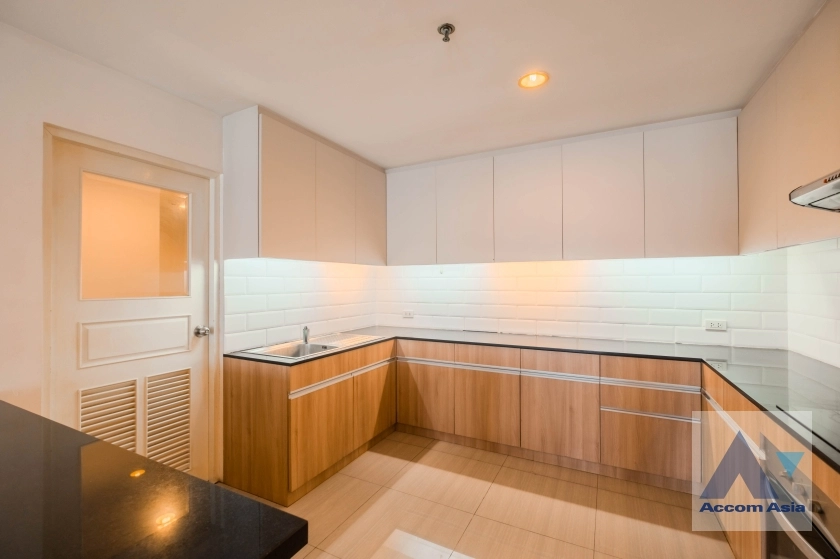 8  4 br Apartment For Rent in Sukhumvit ,Bangkok BTS Ekkamai at High-Rise Living with a Large Balcony Apartment in Ekkamai AA36989