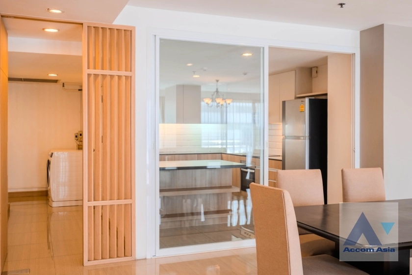 9  4 br Apartment For Rent in Sukhumvit ,Bangkok BTS Ekkamai at High-Rise Living with a Large Balcony Apartment in Ekkamai AA36989