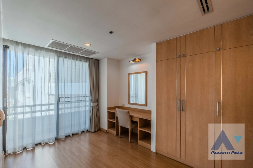 13  4 br Apartment For Rent in Sukhumvit ,Bangkok BTS Ekkamai at High-Rise Living with a Large Balcony Apartment in Ekkamai AA36989