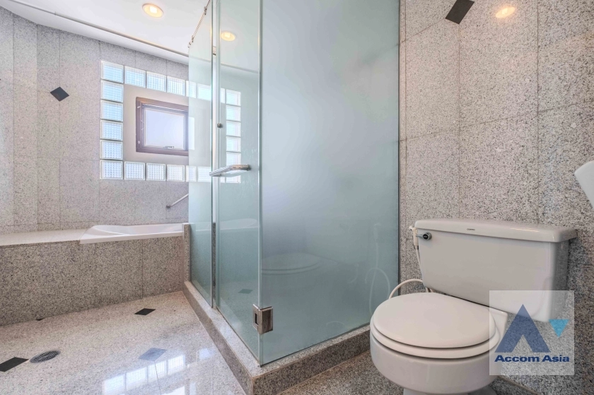 14  4 br Apartment For Rent in Sukhumvit ,Bangkok BTS Ekkamai at High-Rise Living with a Large Balcony Apartment in Ekkamai AA36989