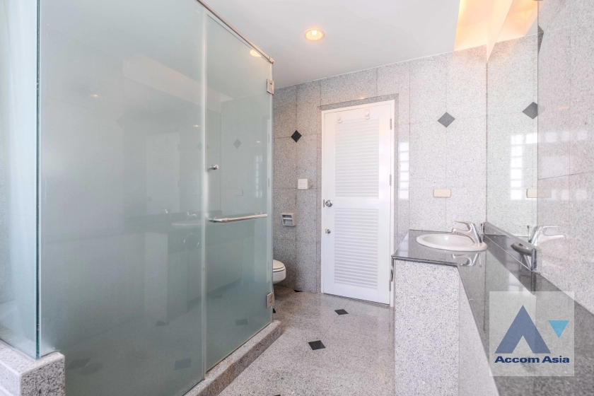 15  4 br Apartment For Rent in Sukhumvit ,Bangkok BTS Ekkamai at High-Rise Living with a Large Balcony Apartment in Ekkamai AA36989