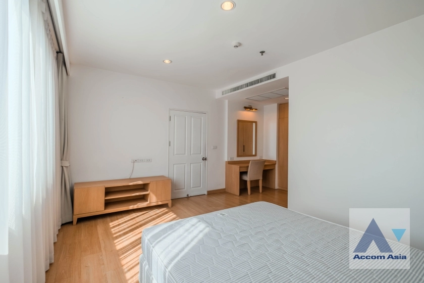 19  4 br Apartment For Rent in Sukhumvit ,Bangkok BTS Ekkamai at High-Rise Living with a Large Balcony Apartment in Ekkamai AA36989