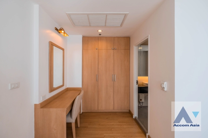 20  4 br Apartment For Rent in Sukhumvit ,Bangkok BTS Ekkamai at High-Rise Living with a Large Balcony Apartment in Ekkamai AA36989