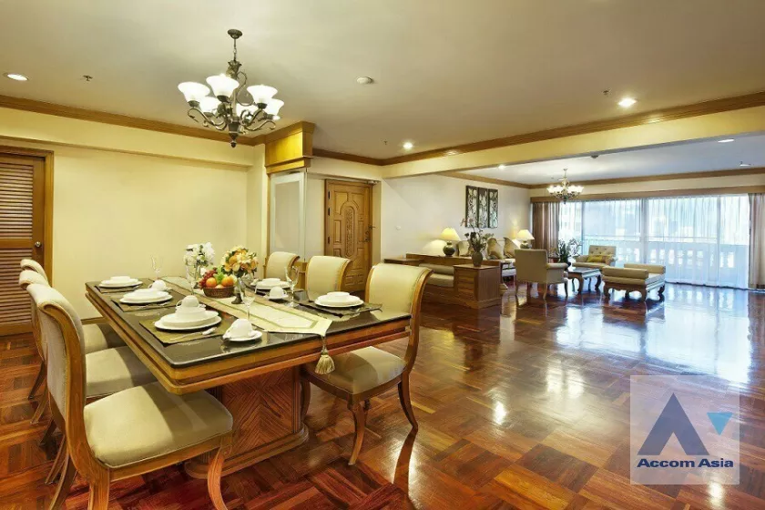unit 4 Bedrooms  Apartment For Rent in Sukhumvit, Bangkok  near BTS Phrom Phong (AA36991)