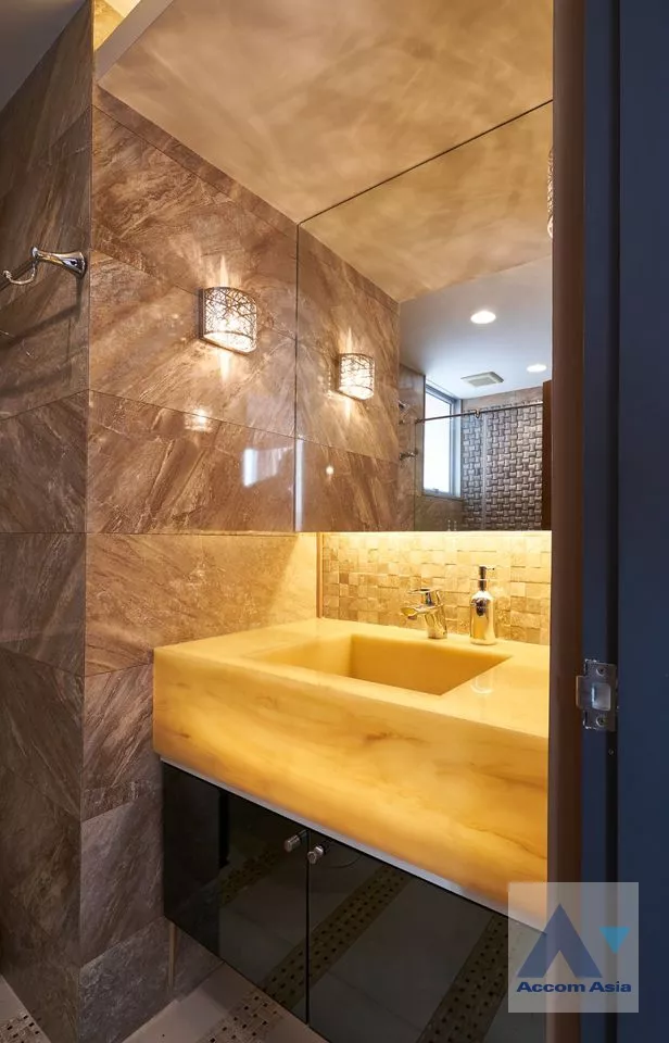 14  2 br Condominium For Sale in  ,Bangkok BTS Phaya Thai at Pathumwan Resort AA36995