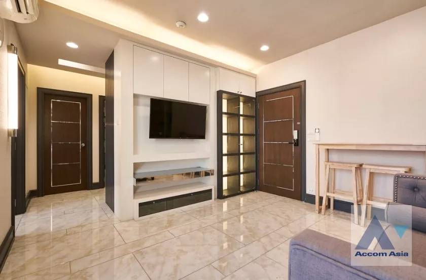  2 Bedrooms  Condominium For Sale in Phaholyothin, Bangkok  near BTS Phaya Thai (AA36995)