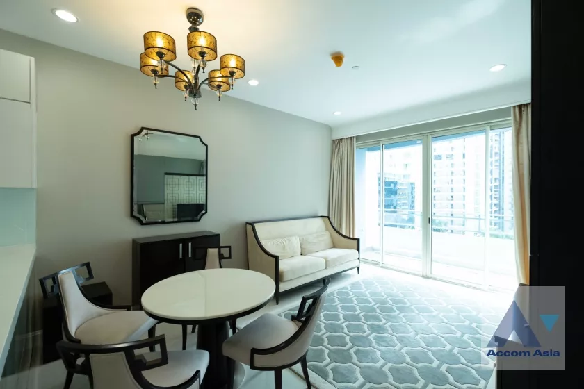  2 Bedrooms  Condominium For Rent in Ploenchit, Bangkok  near BTS Chitlom (AA37007)