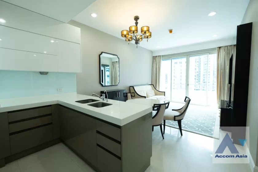  2 Bedrooms  Condominium For Rent in Ploenchit, Bangkok  near BTS Chitlom (AA37007)