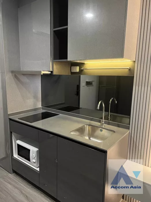 unit 1 Bedroom  Condominium For Rent in Silom, Bangkok  near BTS Sala Daeng - MRT Sam Yan (AA37012)