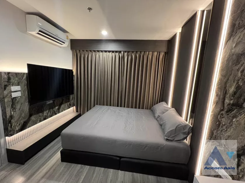 unit 1 Bedroom  Condominium For Rent in Silom, Bangkok  near BTS Sala Daeng - MRT Sam Yan (AA37012)