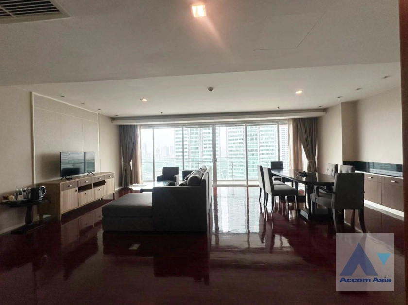  3 Bedrooms  Apartment For Rent in Sukhumvit, Bangkok  near BTS Asok - MRT Sukhumvit (AA37022)