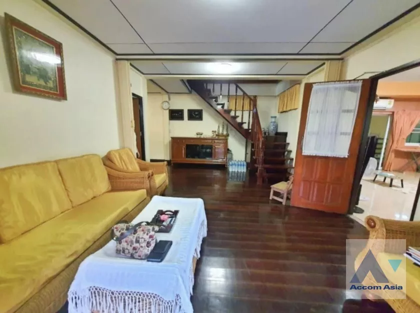 9  6 br House For Rent in pattanakarn ,Bangkok  AA37028