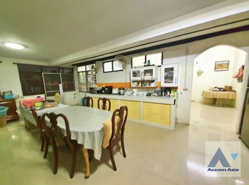 11  6 br House For Rent in pattanakarn ,Bangkok  AA37028