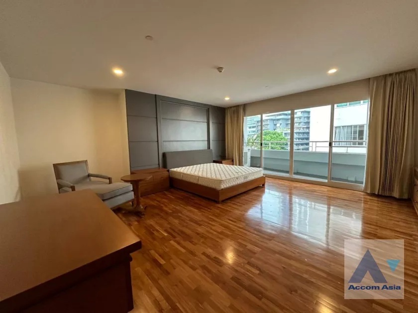  2 Bedrooms  Apartment For Rent in Sukhumvit, Bangkok  near BTS Nana (AA37029)