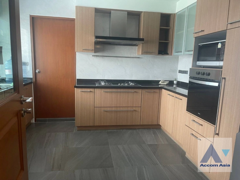 4  2 br Apartment For Rent in Sukhumvit ,Bangkok BTS Nana at Fully Furnished Apartment, Only 2 mins walk to BTS AA37029