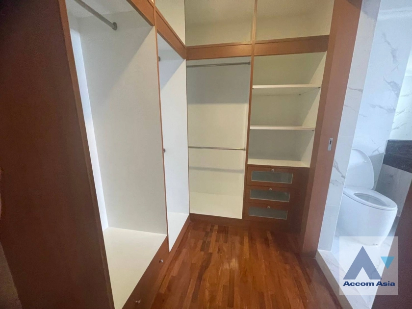 11  2 br Apartment For Rent in Sukhumvit ,Bangkok BTS Nana at Fully Furnished Apartment, Only 2 mins walk to BTS AA37029