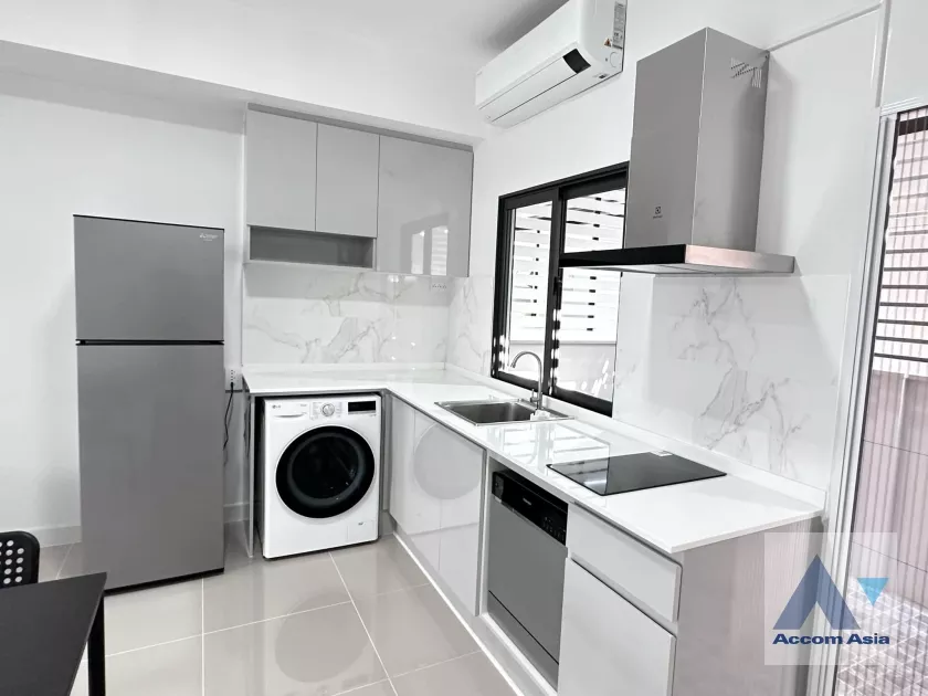 4  3 br Townhouse For Rent in Samutprakan ,Samutprakan  at House AA37034