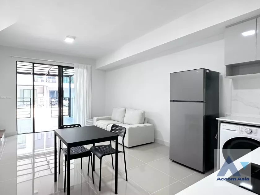 unit 3 Bedrooms  Townhouse For Rent in Samutprakan, Samutprakan  (AA37034)