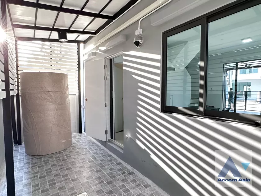 11  3 br Townhouse For Rent in Samutprakan ,Samutprakan  at House AA37034