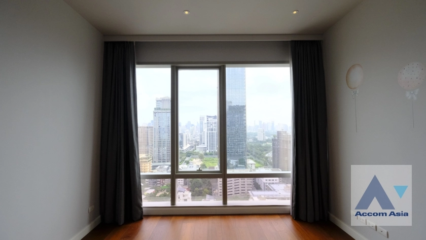26  3 br Condominium For Sale in Ploenchit ,Bangkok BTS Ratchadamri at 185 Rajadamri AA37035