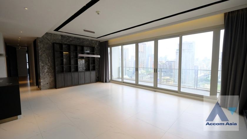  3 Bedrooms  Condominium For Sale in Ploenchit, Bangkok  near BTS Ratchadamri (AA37035)