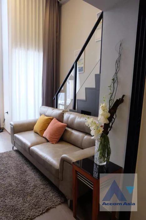  1 Bedroom  Condominium For Rent in Silom, Bangkok  (AA37037)