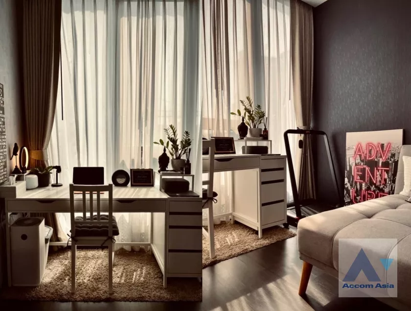  2 Bedrooms  Condominium For Sale in Ratchadapisek, Bangkok  near MRT Phetchaburi (AA37053)