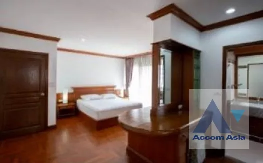  3 Bedrooms  Apartment For Rent in Sukhumvit, Bangkok  near BTS Phrom Phong (AA37056)