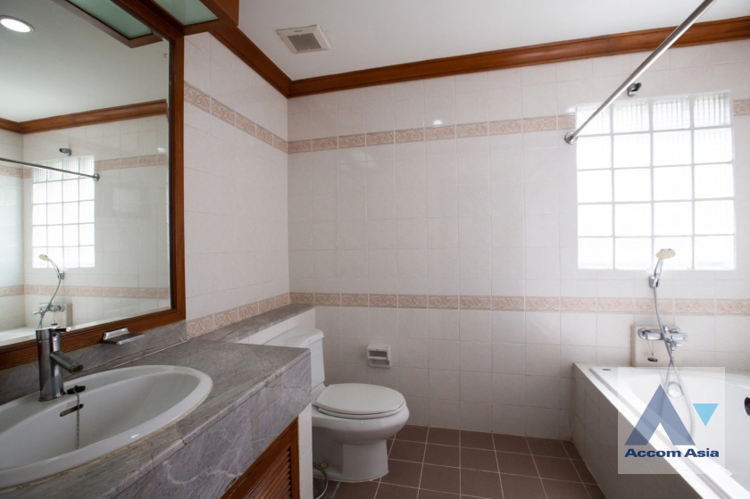 8  3 br Apartment For Rent in Sukhumvit ,Bangkok BTS Phrom Phong at 10 Mins from BTS with Shuttle Bus Service AA37056