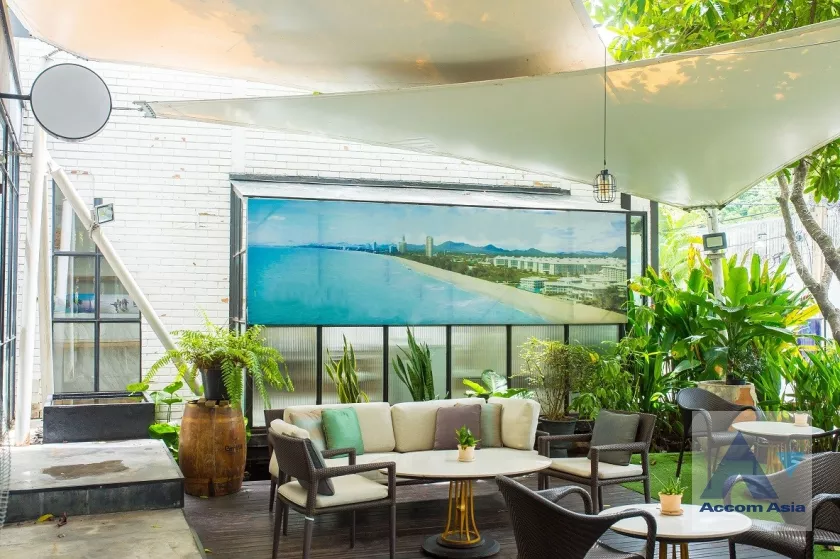 5  Shophouse For Rent in Ploenchit ,Bangkok BTS Ratchadamri AA37066