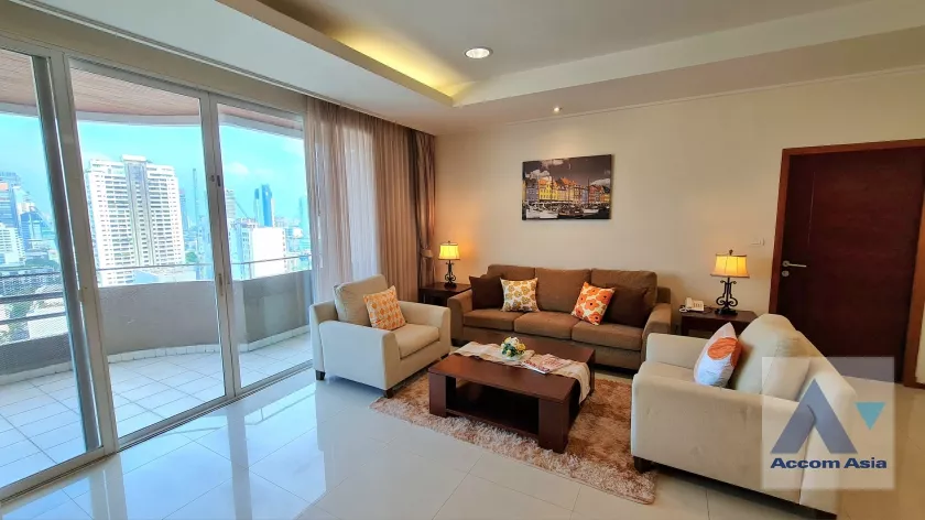  3 Bedrooms  Apartment For Rent in Sukhumvit, Bangkok  near BTS Phrom Phong (AA37076)