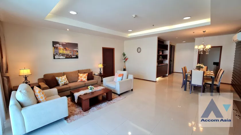  3 Bedrooms  Apartment For Rent in Sukhumvit, Bangkok  near BTS Phrom Phong (AA37076)