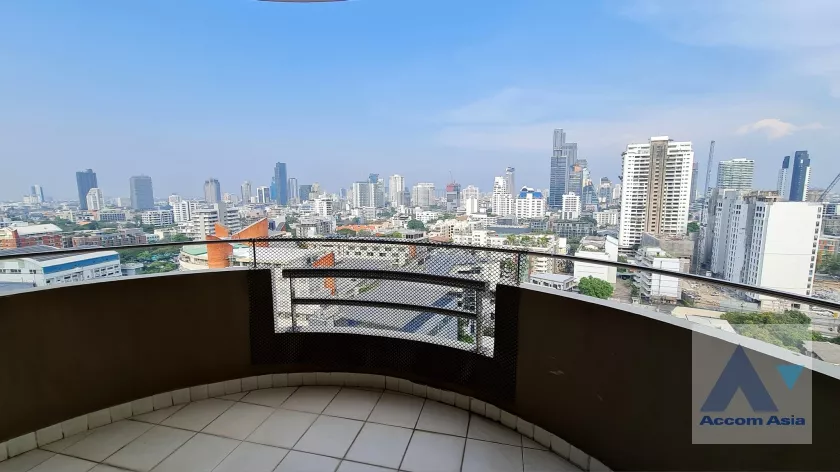 10  3 br Apartment For Rent in Sukhumvit ,Bangkok BTS Phrom Phong at Fully Furnished Suites AA37076