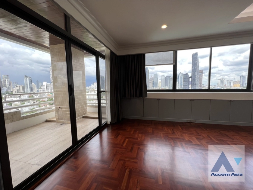 unit 3 Bedrooms  Condominium For Rent in Sukhumvit, Bangkok  near BTS Phrom Phong (AA37077)