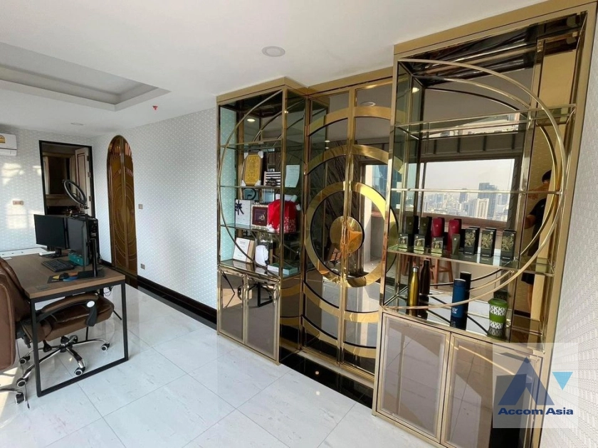 unit 2 Bedrooms  Condominium For Sale in Ploenchit, Bangkok  near BTS Ploenchit (AA37079)