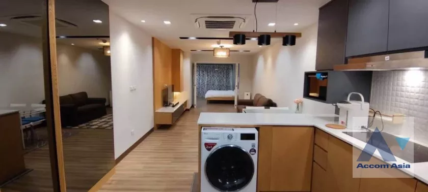 unit 1 Bedroom  Condominium For Rent & Sale in Silom, Bangkok  near BTS Surasak (AA37080)