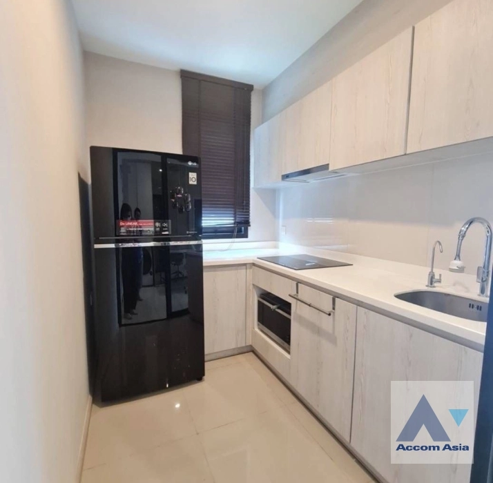 5  2 br Condominium For Sale in Ratchadaphisek ,Bangkok BTS Asok at Life Asoke AA37081