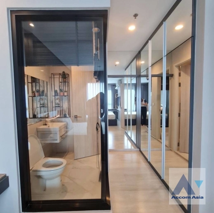 8  2 br Condominium For Sale in Ratchadaphisek ,Bangkok BTS Asok at Life Asoke AA37081