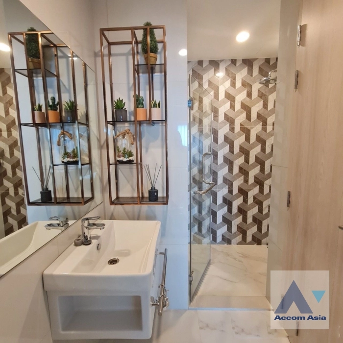 9  2 br Condominium For Sale in Ratchadaphisek ,Bangkok BTS Asok at Life Asoke AA37081