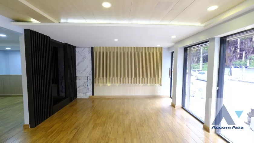 5  Shophouse For Rent in Ploenchit ,Bangkok BTS Chitlom AA37094