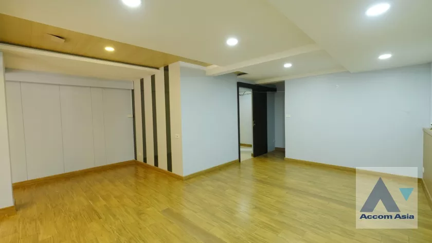 7  Shophouse For Rent in Ploenchit ,Bangkok BTS Chitlom AA37094