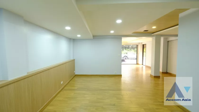 6  Shophouse For Rent in Ploenchit ,Bangkok BTS Chitlom AA37094